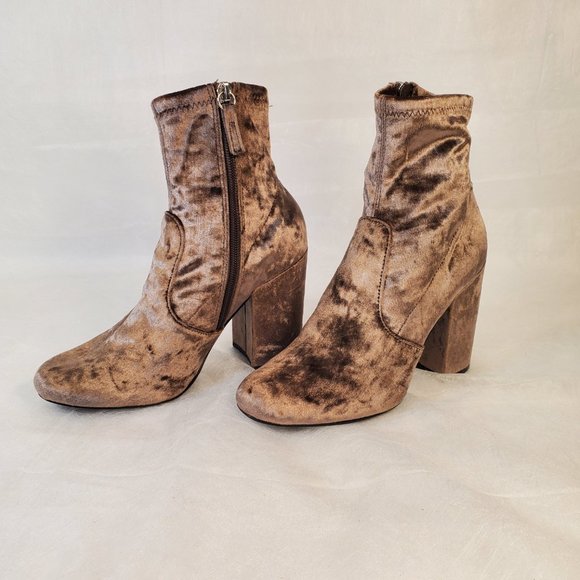 Steve Madden Shoes - Steve Madden Women’s Gaze.  Mushroom Velvet Ankle Sock Boots. Size 5.5M